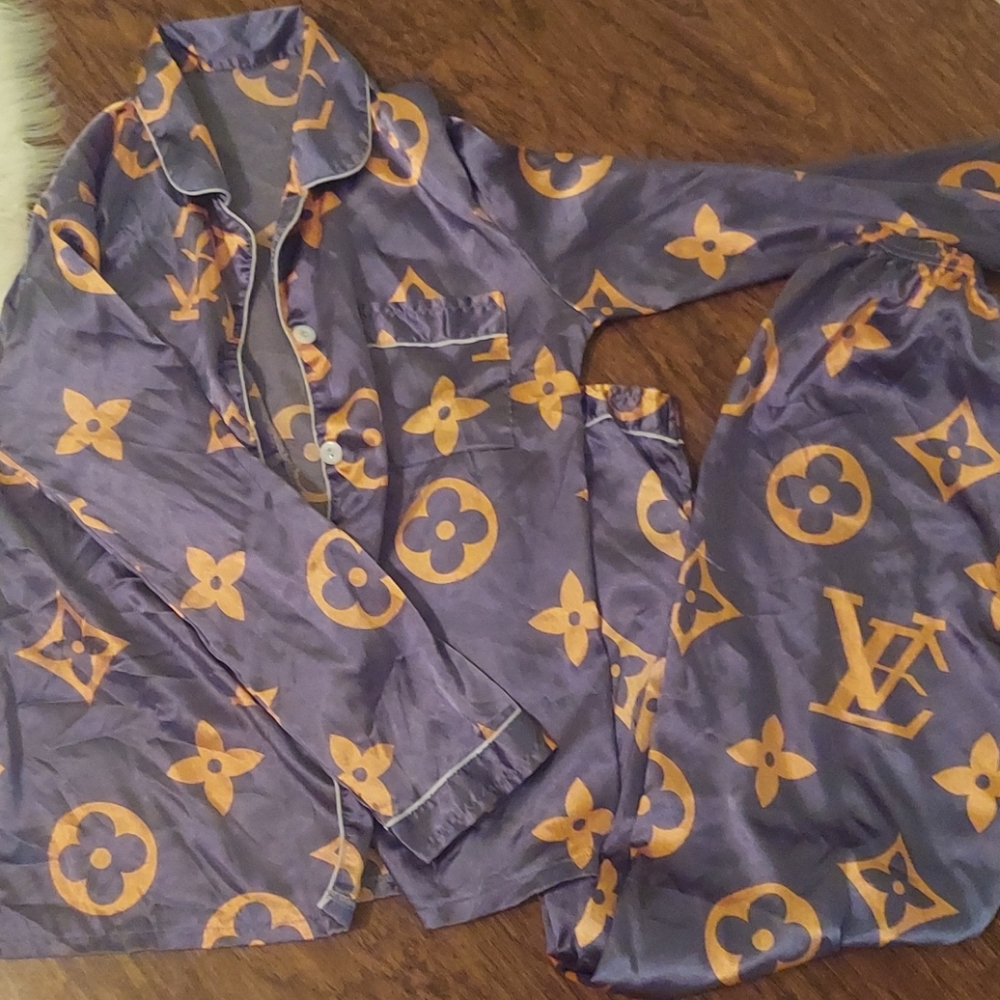 Is Louis Vuitton pajamaset